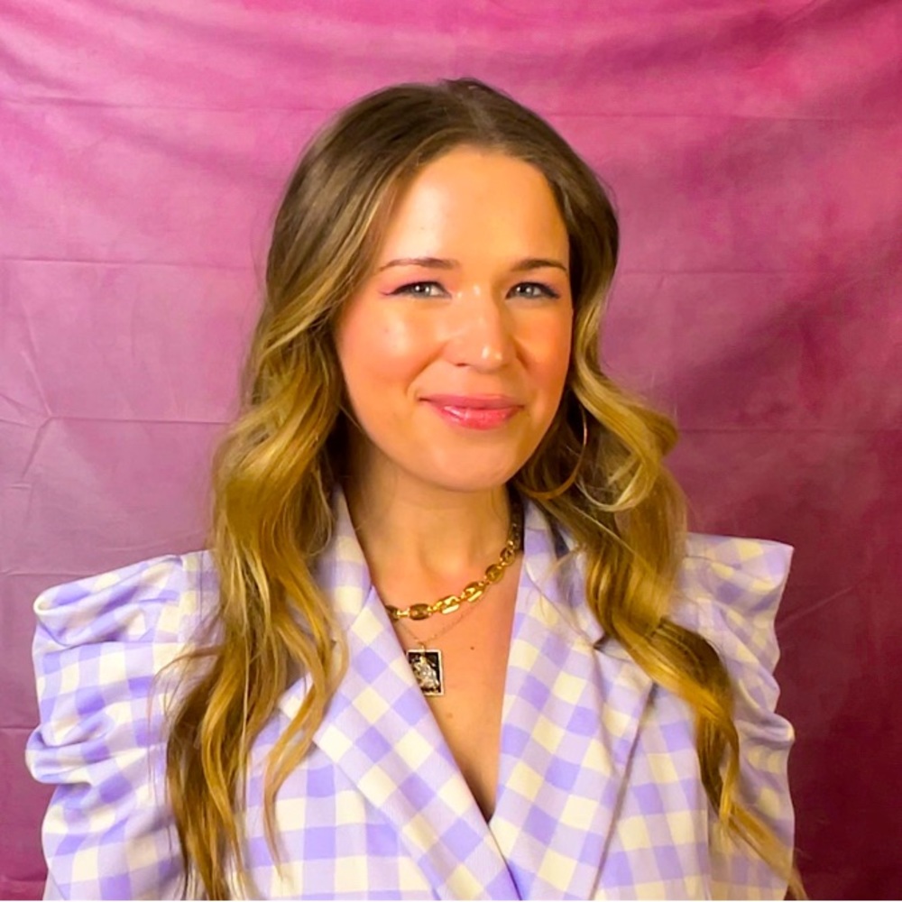 Meet your Posher, LA comedian Leah Knauer!